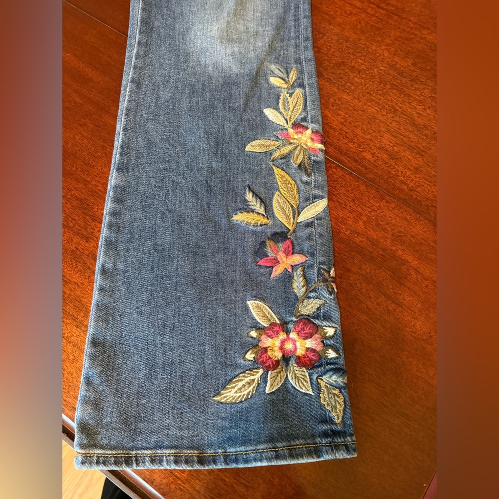 DRIFTWOOD “Kelly” Embroidered Blue Jeans - Picture 3 of 5